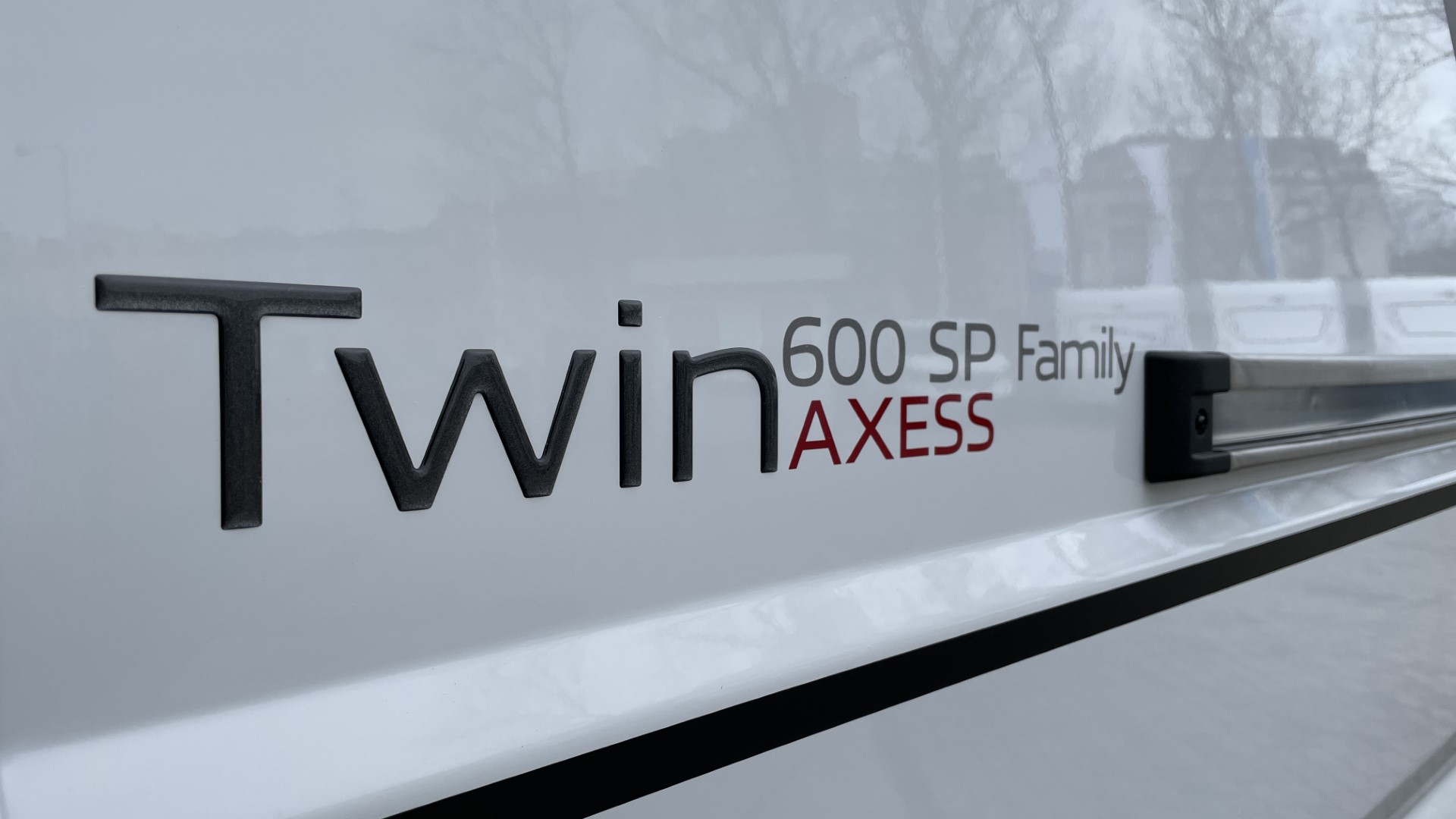 Slideshow Adria Twin Axess 600 SP FAMILY