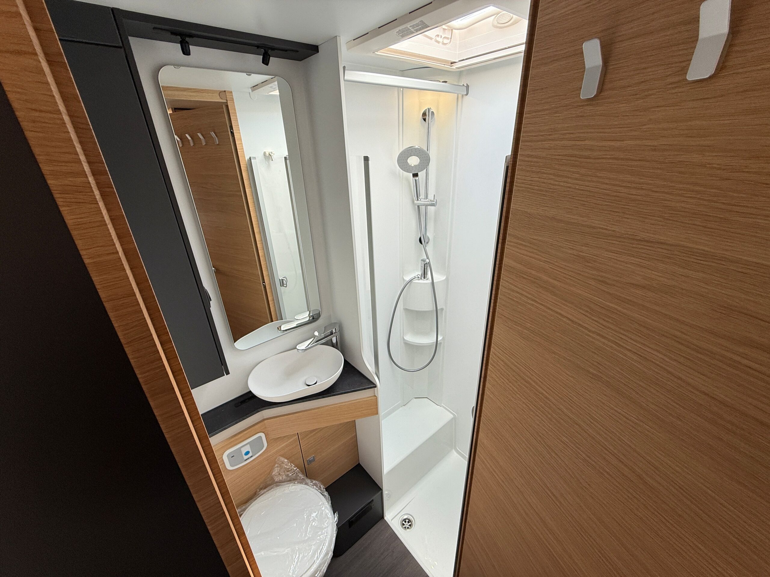 Galeria Adria Coral XL 660 SL