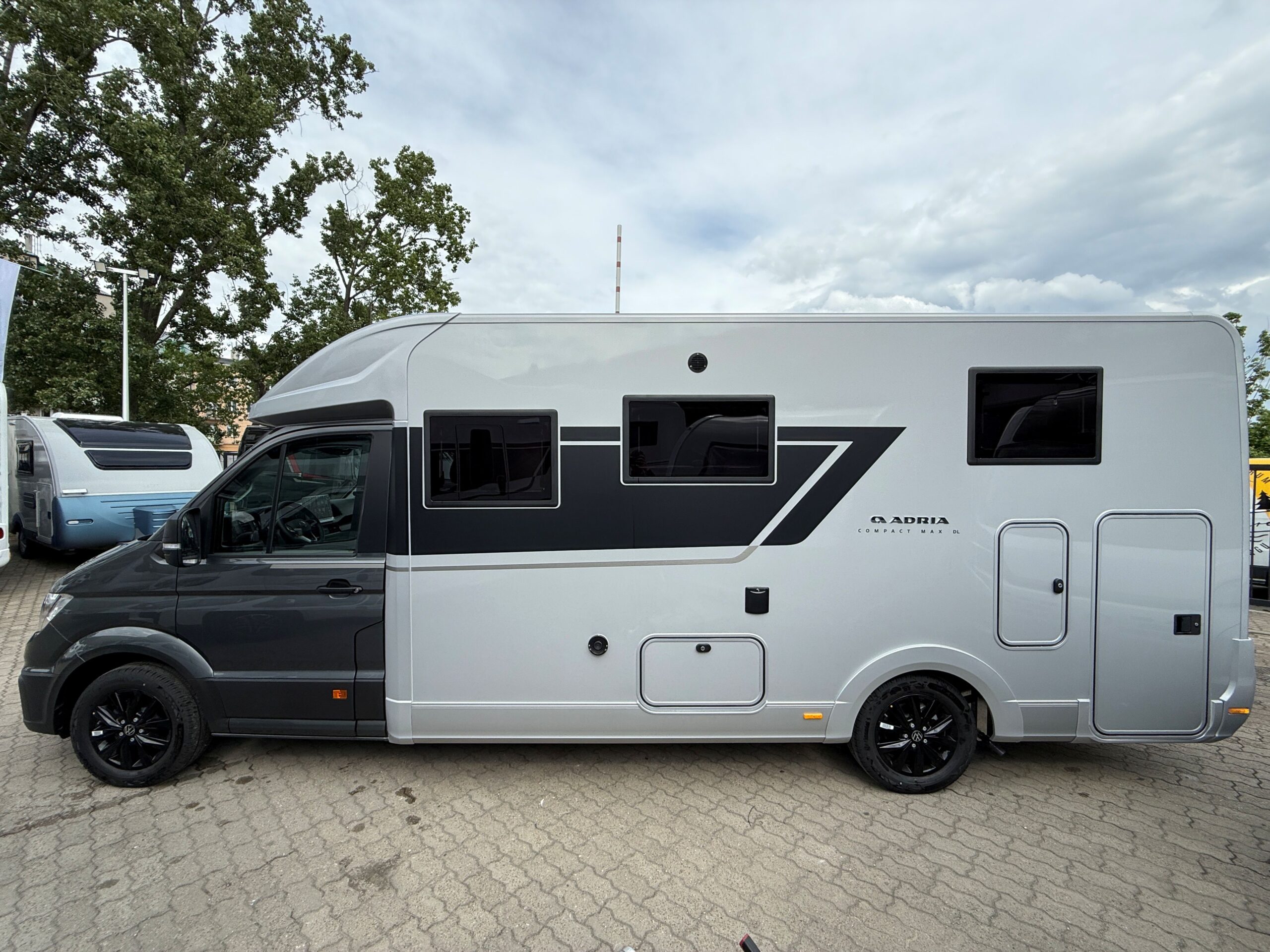 Galeria Adria Compact Max DL