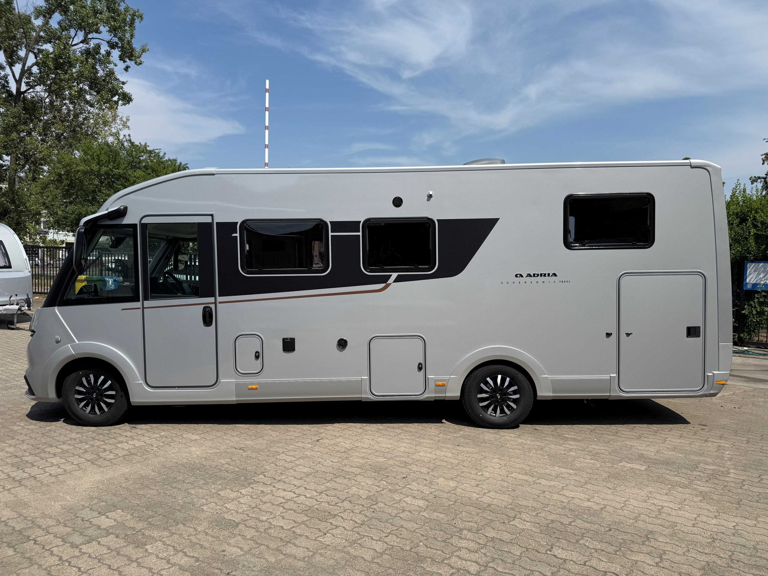 Galeria Adria Supersonic 780 SL