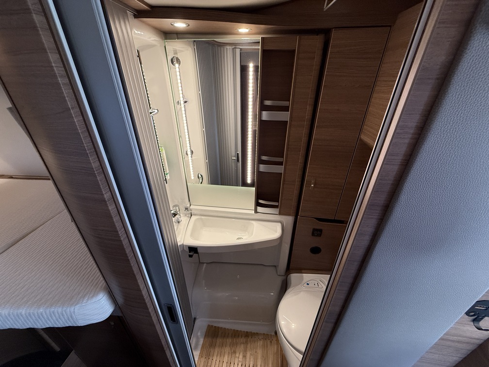 Galeria Knaus Van Wave 640 MEG