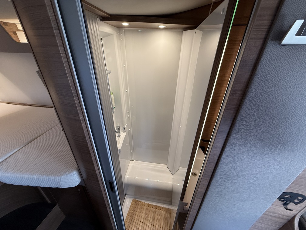 Galeria Knaus Van Wave 640 MEG